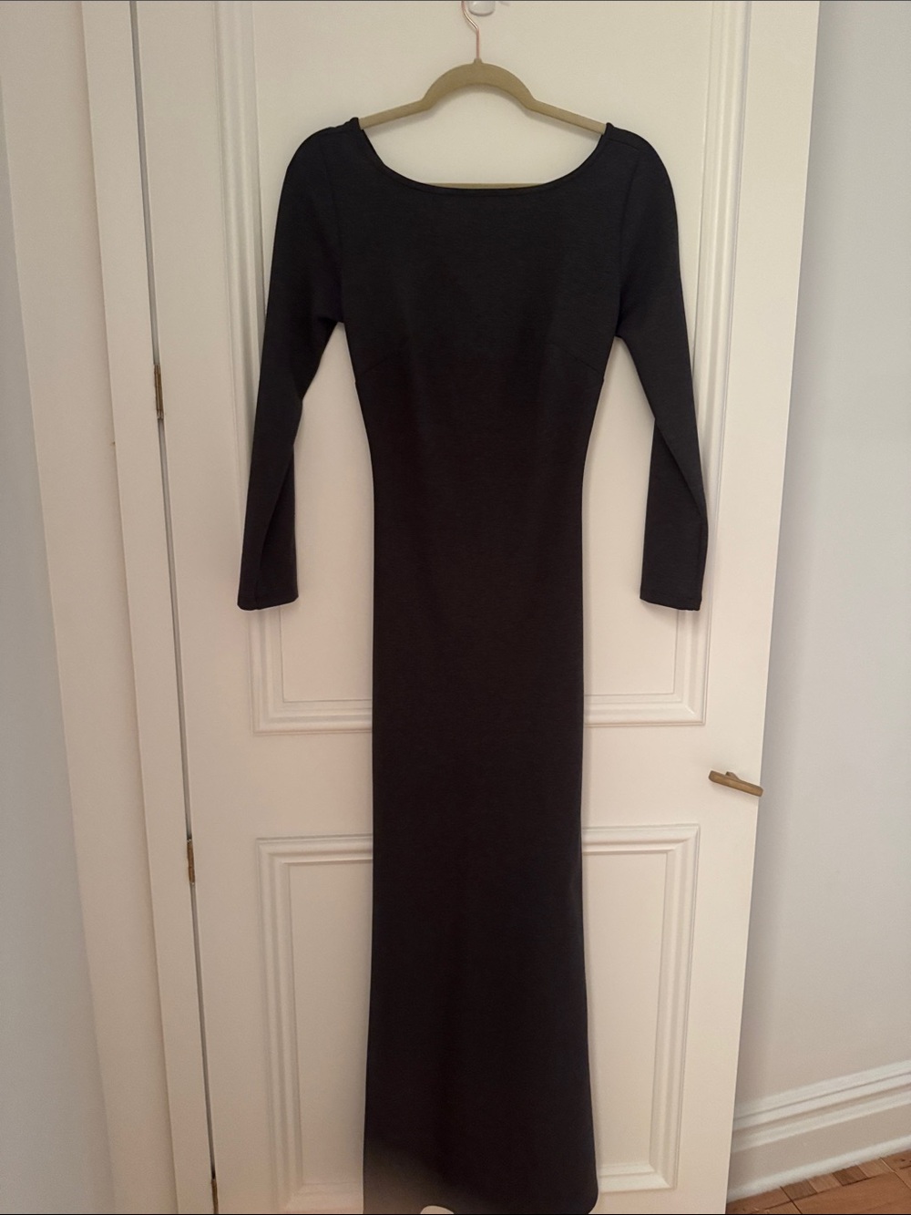 Elegant Black Long-Sleeve Maxi Dress